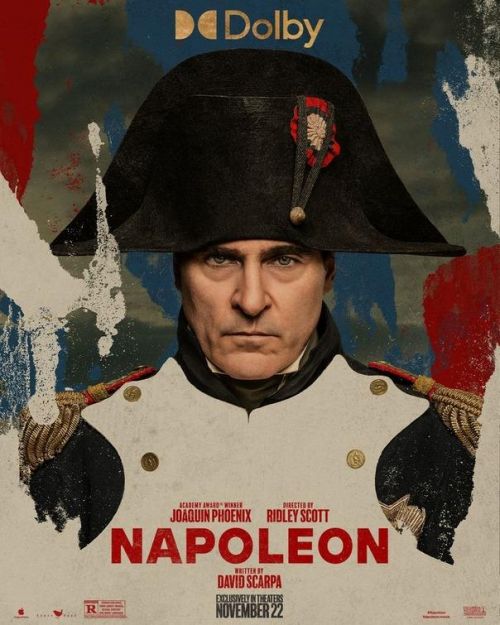 拿破仑：华金·菲尼克斯的强劲表演与斯科特的独特刻画插图