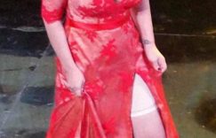 “郝蕾”真是微胖界的女神，红裙蕾丝秀出好身材，“事业线”抢镜，凹凸有致太迷人！缩略图