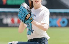 林志玲亮相棒球赛，美美地开球超有范儿！缩略图