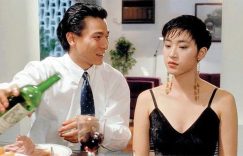 57岁陈法蓉活动上遭踩裙子，裙子突然滑落，吓得她尖叫失色缩略图