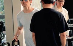 李健携妻逛阿那亚楼盘，娇妻小5岁手戴玉镯超有范，发福模样引怀孕猜测缩略图