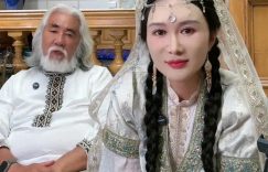 张纪中陪老婆杜星霖骑骆驼撒狗粮，老来肚子鼓鼓，脸被太阳晒得好黑啊！缩略图