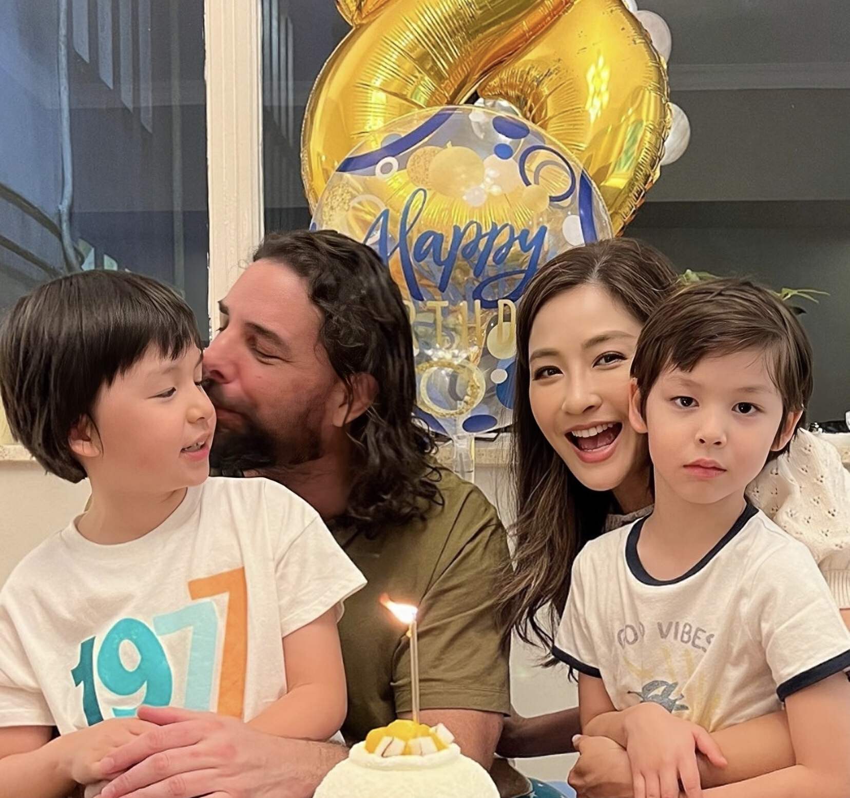 香港名模的儿子9岁生日啦，小帅哥长得超精致，妈妈两度宽容洋老公出轨风波插图1