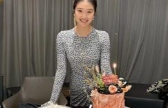 大女儿16岁生日，和爸妈合影超开心，高颜值引发热议缩略图