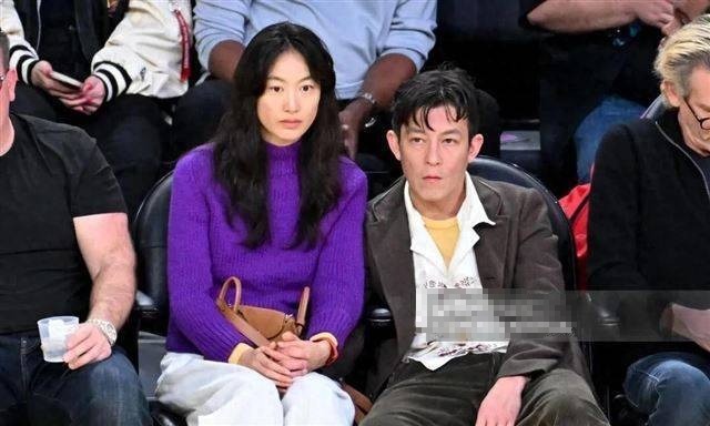 44岁的陈冠希和老婆秦舒培去看NBA，样子有点沧桑瘦了不少插图