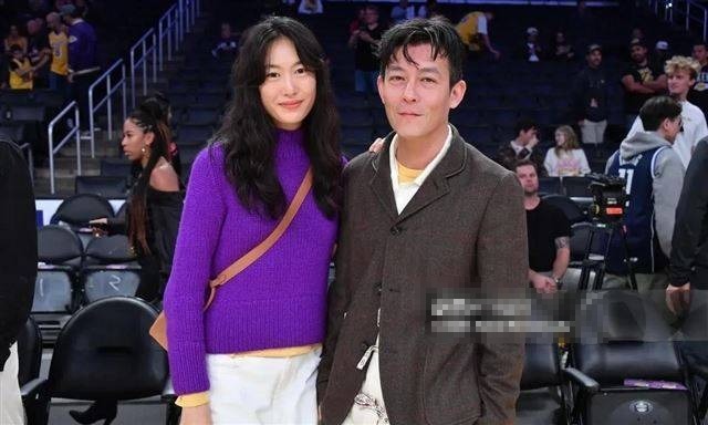 44岁的陈冠希和老婆秦舒培去看NBA，样子有点沧桑瘦了不少插图1