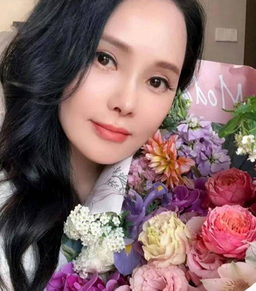 伊能静谈婚变传闻，没离婚却有惊人之语，她到底明白了啥插图1