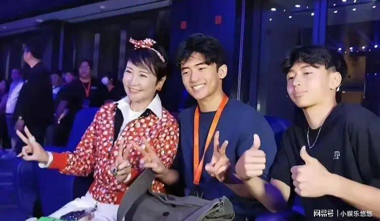 张柏芝犀利回应！俩儿子突然现身演唱会后她放话：绝不死缠烂打插图1