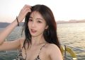 白鹿穿豹纹吊带出海好自在，笑容甜美又松弛缩略图