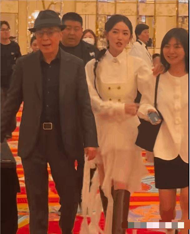 这一晚，娱乐圈的捧高踩低展现得真够彻底的，有人开心有人愁插图1
