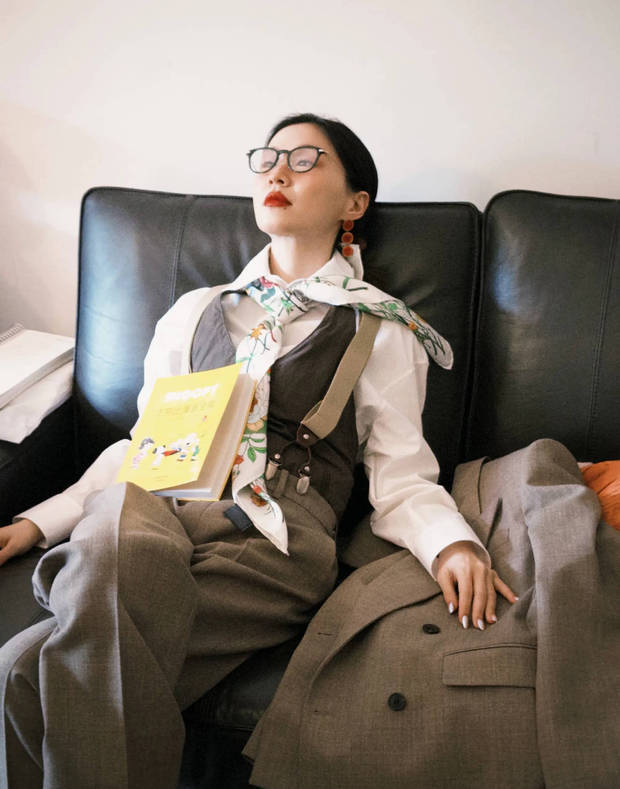 金靖这复古造型也太绝了吧！喜剧女汉子秒变文艺女神插图1