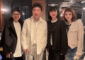黄渤51岁回乡探亲，浓妆上阵像网红，看起来超年轻像小鲜肉缩略图