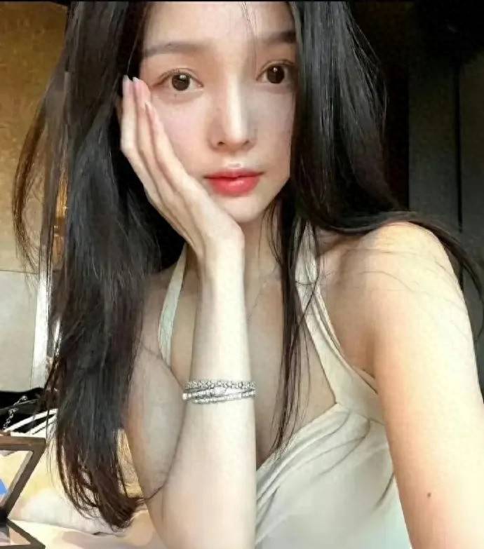 李现恋爱风波闹大！一堆名媛风私照被扒，闭口不谈绯闻装淡定插图