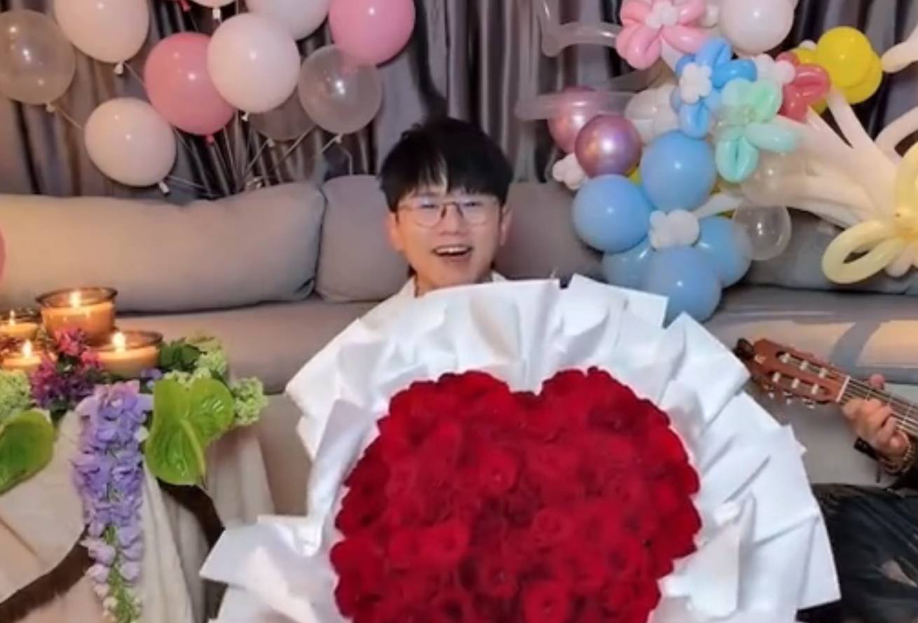 张杰直播疯狂撒狗粮，零点给谢娜庆生甜到齁插图