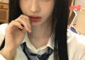 鞠婧祎换上学院风新造型，黑长直齐刘海甜酷吸睛缩略图