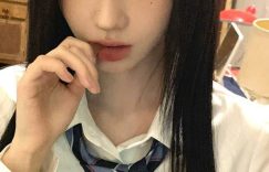 鞠婧祎换上学院风新造型，黑长直齐刘海甜酷吸睛缩略图