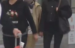 38岁王子文带儿子逛街被撞见，12岁豆芽个子快超过妈妈了缩略图