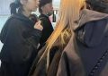 陈奕迅20岁女儿少见现身，个子比爸还高，长得超像妈妈年轻时缩略图