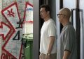 54岁陈豪现身香港街头，穿搭潮人范儿十足，胡茬没刮干净笑出满脸皱纹缩略图