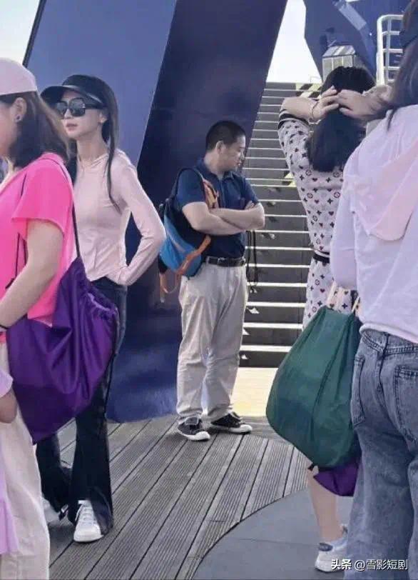 破防了！Angelababy离婚三年首晒儿子正脸，小海绵颜值太惊艳：像AI做的？插图1