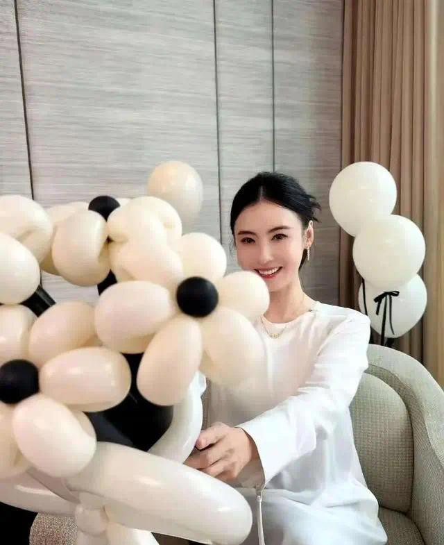 谢菲甜蜜出游甜蜜出游，前妻张柏芝的回应让他意外插图1