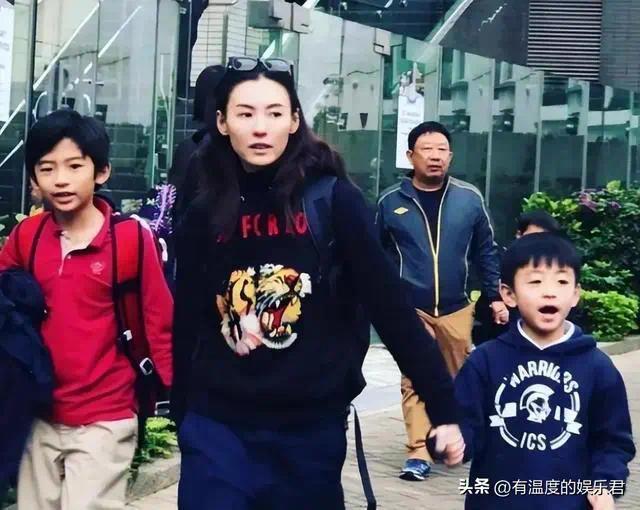 1轩一句话让一句话让45岁谢霆锋成了笑话，单亲家庭太不容易了插图1
