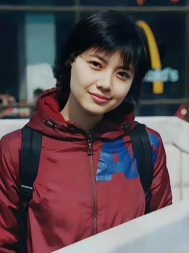 高底算顶级美女算顶级美女？看看她和李小冉、贾静雯的合照就知道了插图