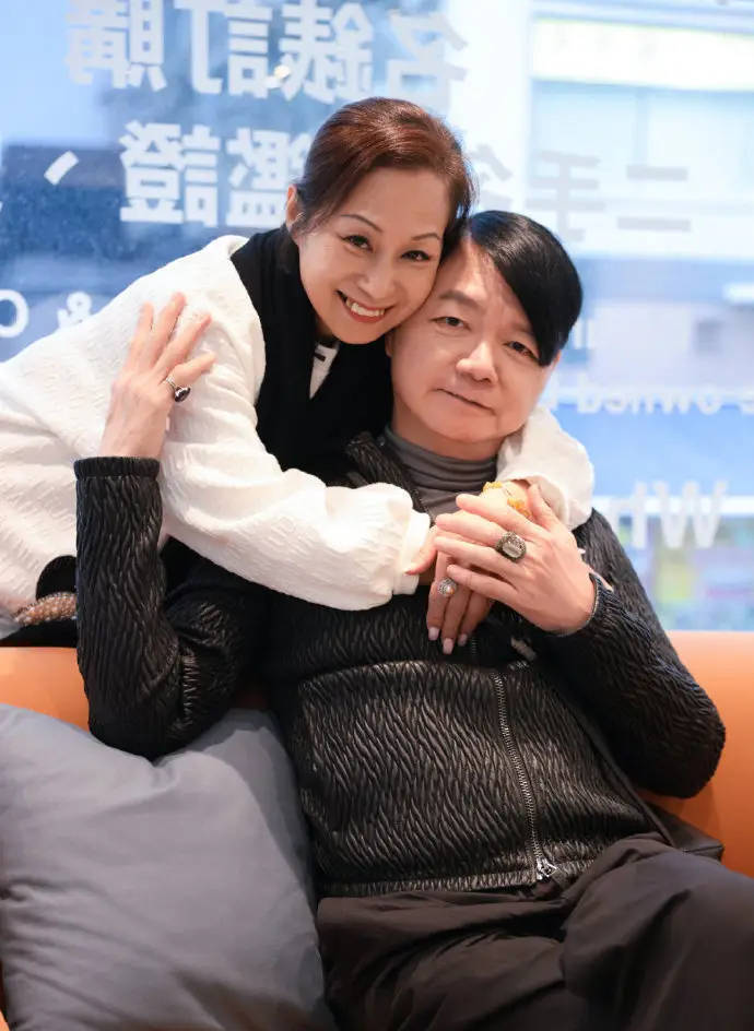 艾开isa告别仪式a告别仪式，18年恩爱无子女插图