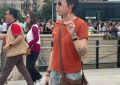 窦班牙街头被偶街头被偶遇，短发戴黑墨镜手串神似王菲缩略图