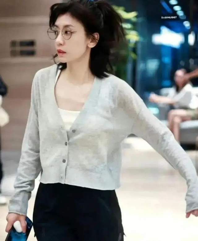 贾岁狂瘦伽岁狂瘦20斤太拼了！瑜伽裤配短裤，美得不敢认插图1