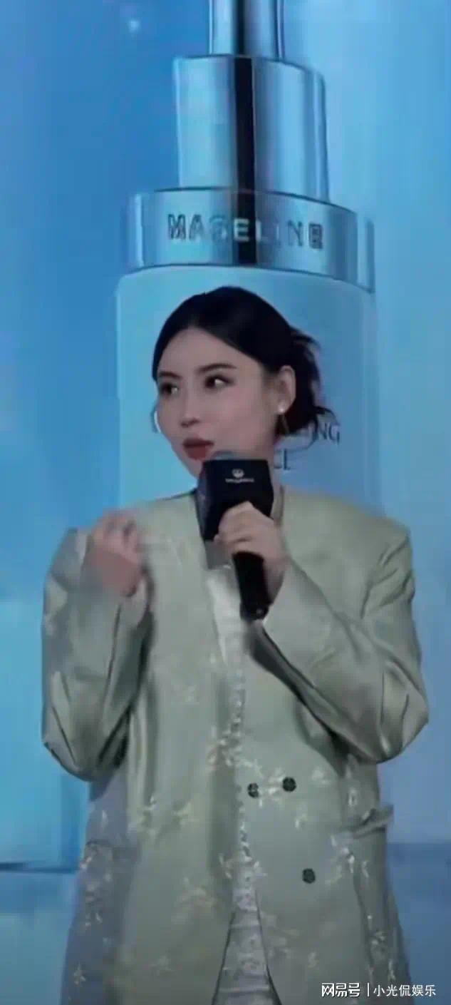张个人娃还能带三个娃还能这么美？她用实力反击靠脸吃饭的偏见！插图
