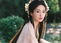 白色赏花子古装赏花，美得像春天的桃子缩略图