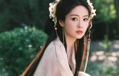 白色赏花子古装赏花，美得像春天的桃子缩略图