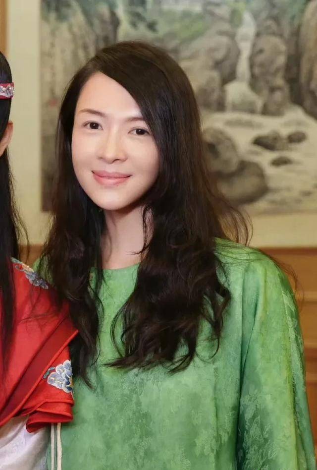 4怡真拼妆怡真拼，和小13岁的全妆陈丽君同框，结果出乎意料插图