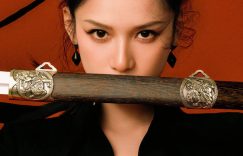张衣长裙黑衣长裙扎高马尾，演侠女剑客又酷又飒缩略图