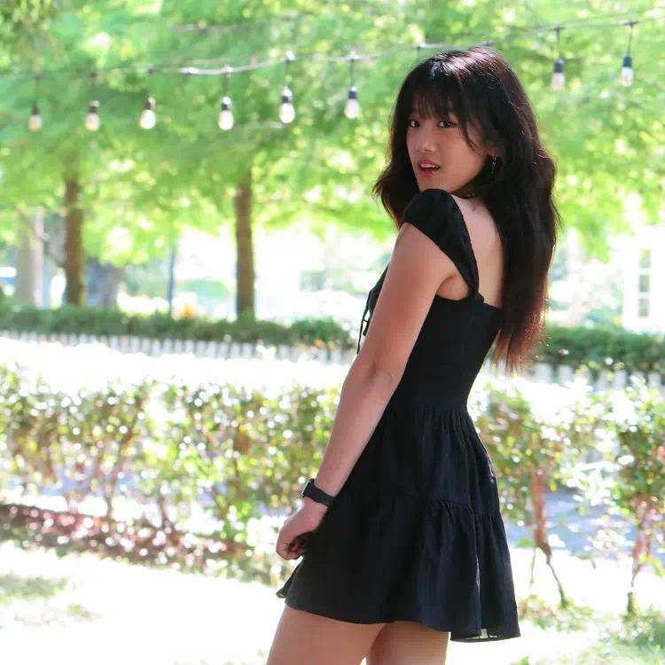 贾岁女儿梧岁女儿梧桐妹被疑辍学，晒街拍变美了插图
