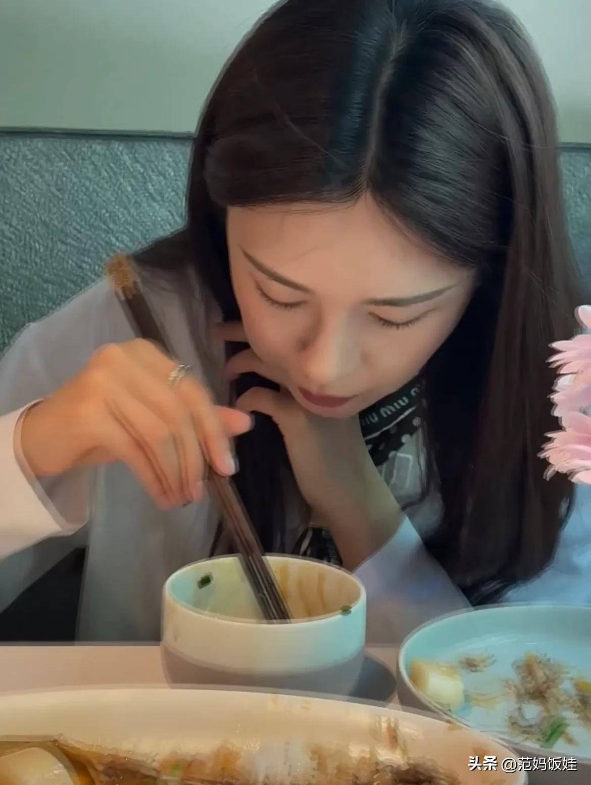 杜4张约会人张约会照，夸沈梦辰做的湘菜好吃，两人还是那么甜插图