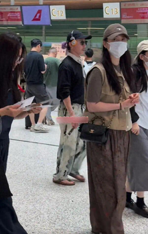 蒋场，18见大，18岁大儿子罕见现身，长这么大变帅了，比陈建斌还帅插图
