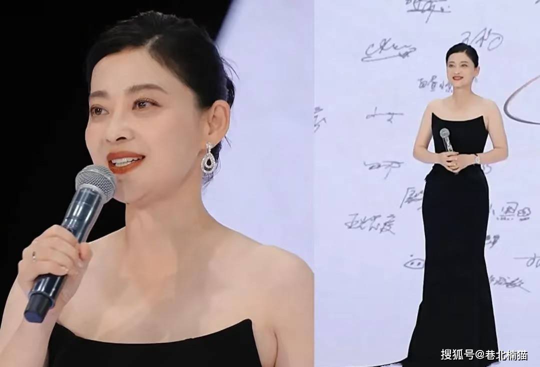 梅公接机，现身机，黑白配低调现身，牵手似父女插图1