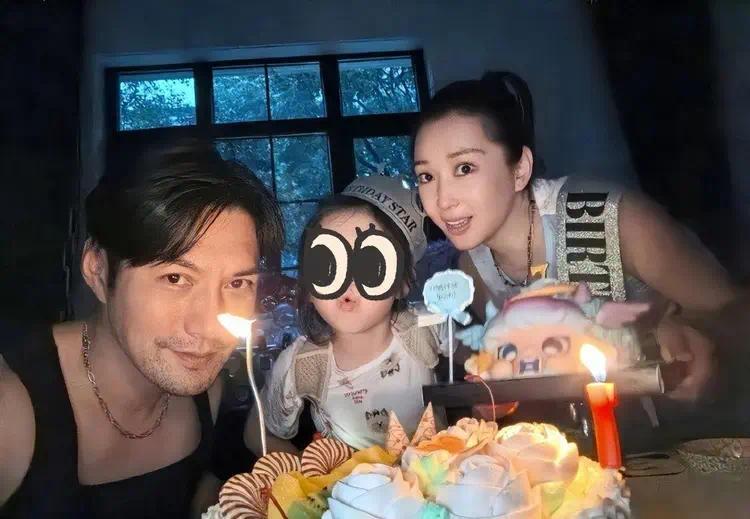 严儿过生日，姑娘日，7岁小胖墩变成漂亮小姑娘，一家三口颜值都在线插图