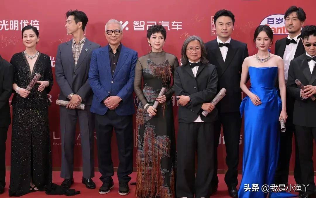 上海怡短美，章子怡短发亮相，美出新高度插图1