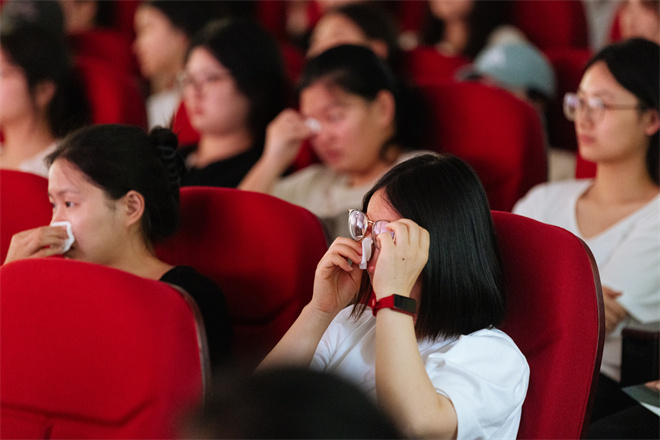 阿着说再见》香港等地》来宁波了，接下来还要在香港等地放映插图1