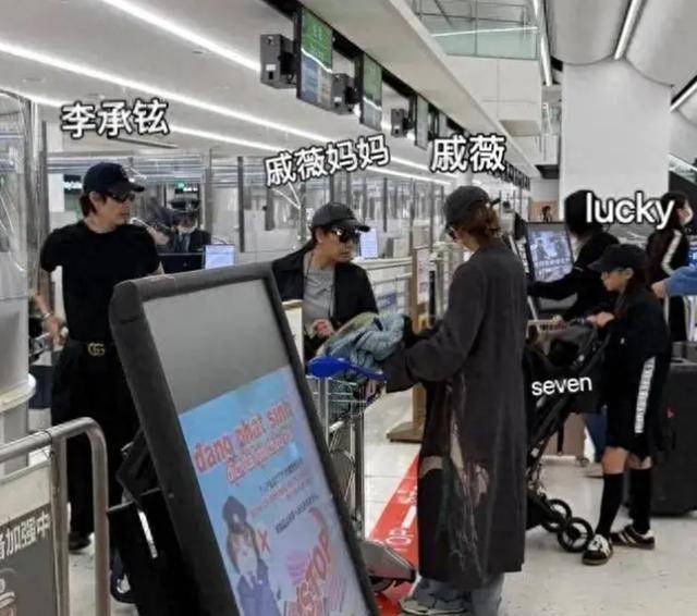 戚潮牌店子全家店，2岁儿子和李承铉发型一样，全家穿搭太有范儿插图