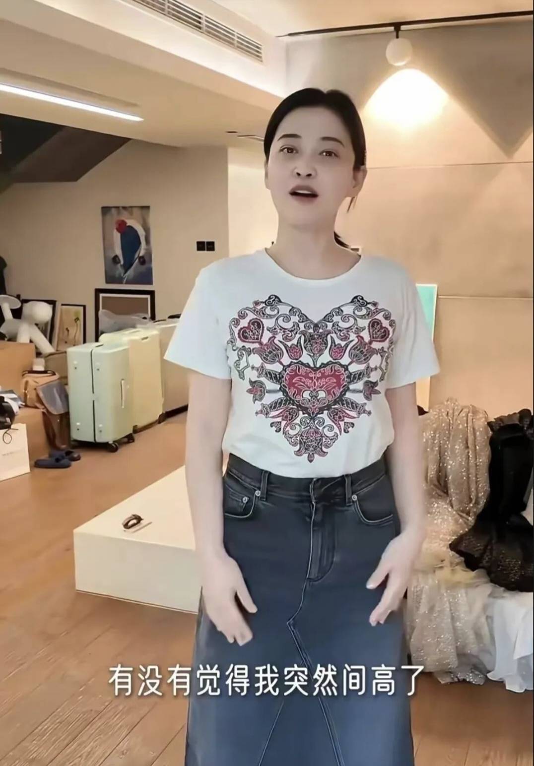 梅京曝光，十墅部曝光，十个人住一栋别墅，屋里有点乱插图