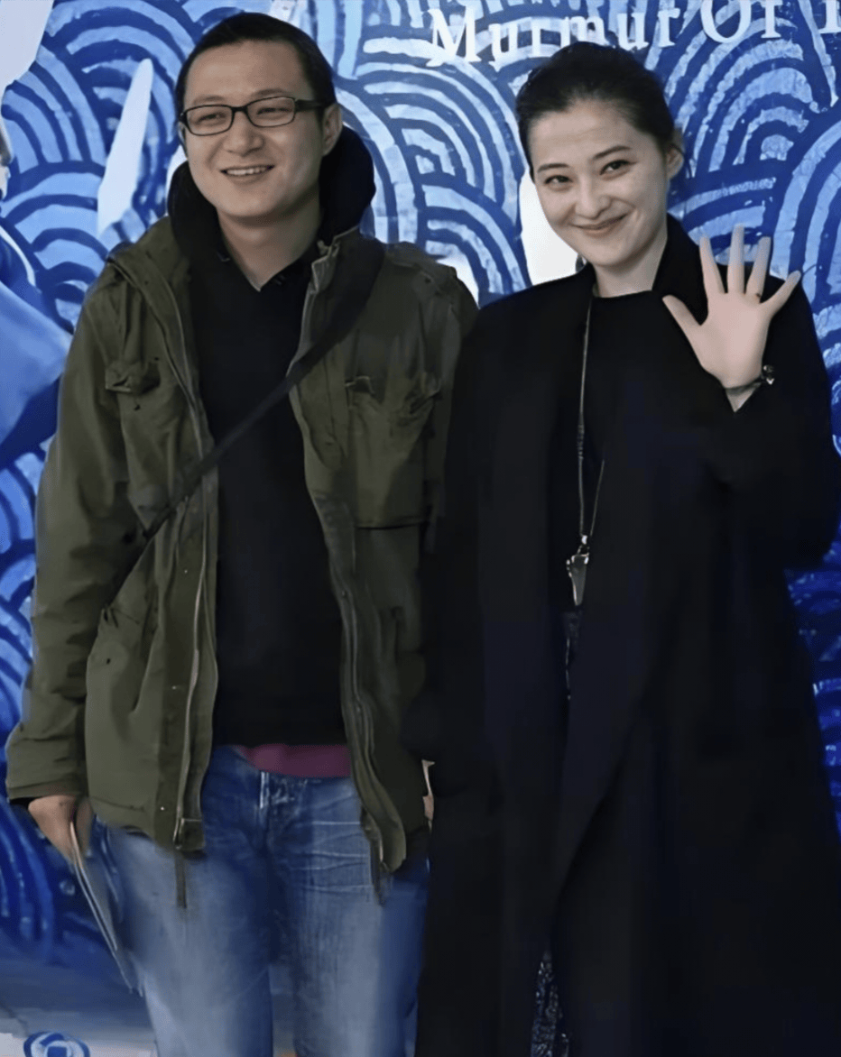 梅京曝光，十墅部曝光，十个人住一栋别墅，屋里有点乱插图1