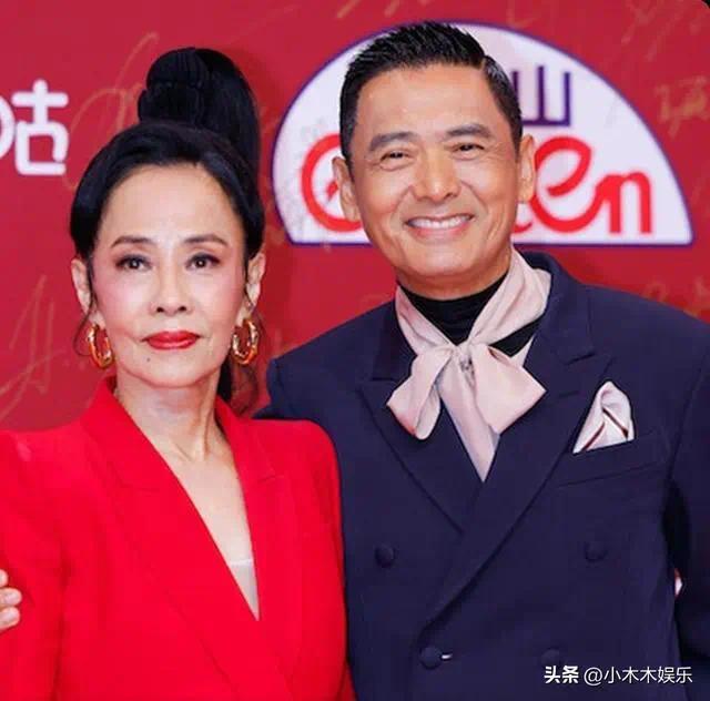 周姐成流浪汉当成流浪汉！驼背严重走路吃力，却婉拒弟弟帮忙！插图1