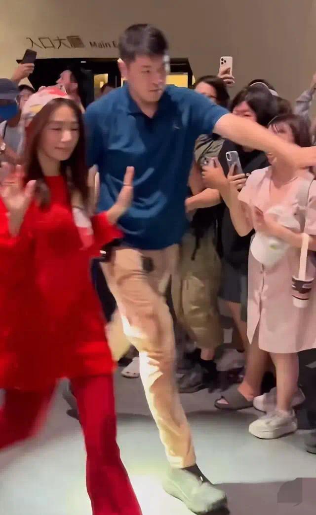Sel去看Hebe了a去看Hebe演唱会，SHE悄悄合体，Selina感动哭了插图