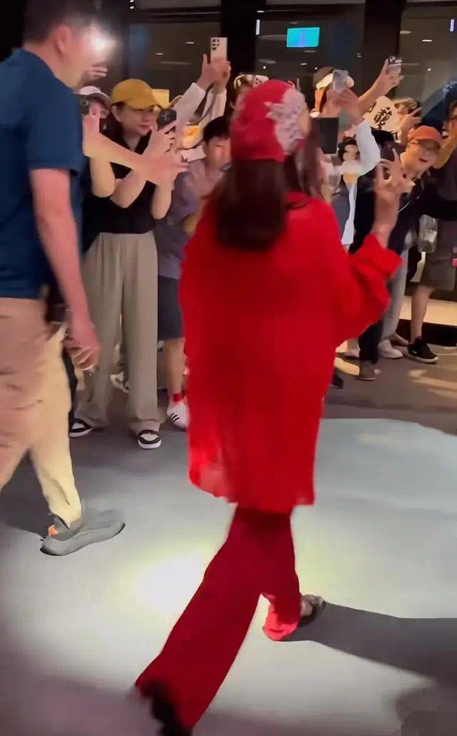 Sel去看Hebe了a去看Hebe演唱会，SHE悄悄合体，Selina感动哭了插图1