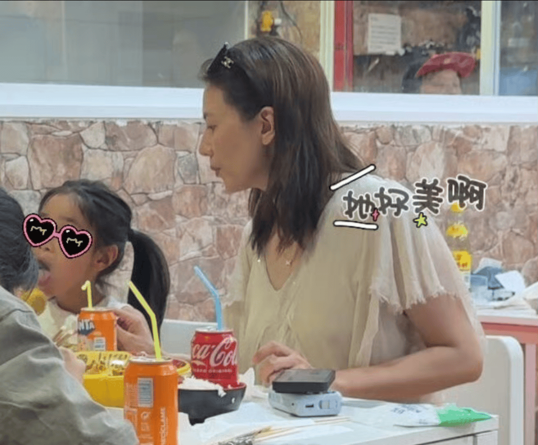 高儿在国外吃麻辣外吃麻辣烫，6岁女儿长得像赵又廷，没遗传妈妈的颜值插图