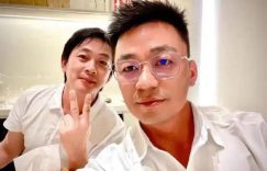 王走偶像路线偶像路线？戴金框眼镜穿白衬衫神似汪小菲缩略图